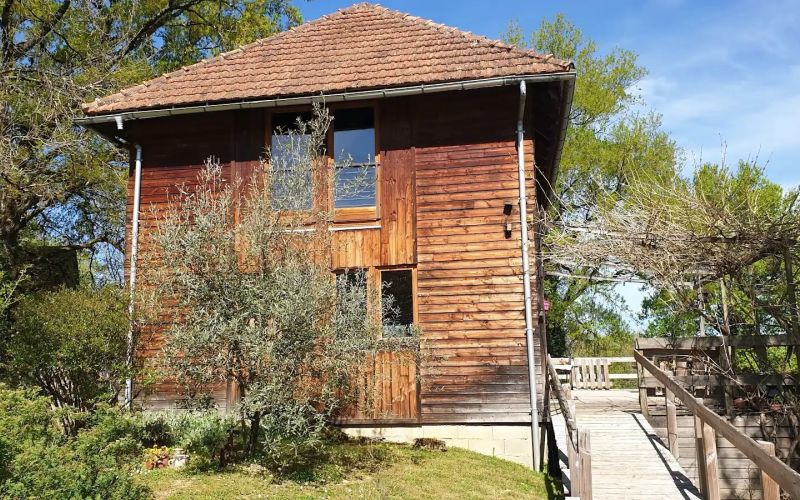 1547 -  MAISON  DE TYPE CANADIENNE, BARDAGE BOIS, CHARPENTE DOUGLAS, CONSTRUCTION 2008, SUR 6814 m2, AU CALME, TRES PROCHE DE FIGEAC (LOT)