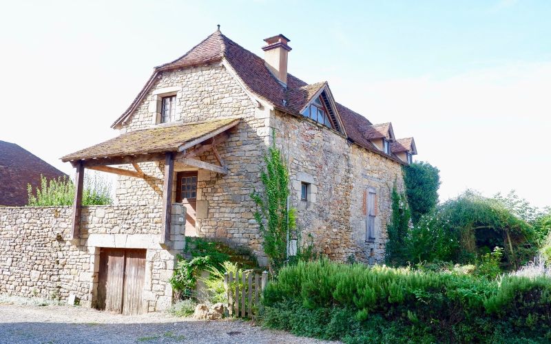 1336 -  MAISON DE VILLAGE DE CHARME AVEC TERRASSE,  AUX ENVIRONS DE FIGEAC (LOT)