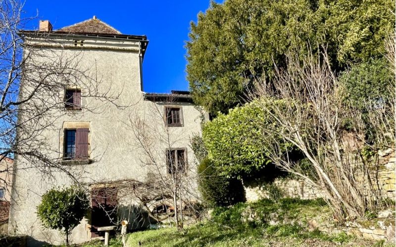 1431 - ANCIEN PRESBYTERE DE CHARME, DANS VILLAGE DE CARACTÈRE,  VUE SUPERBE SUR LA RIVIERE, PROCHE DE FIGEAC (LOT)