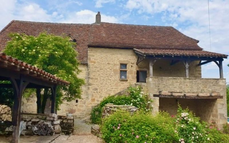 1549 - MAGNIFIQUE MAISON DE CARACTÈRE QUERCYNOISE TYPIQUE AVEC BELLE VUE SUR LA VALLÉE,  GRANDE PISCINE , PARC ARBORÉ, SECTEUR SUPERBE PROCHE DE FIGEAC (LOT)