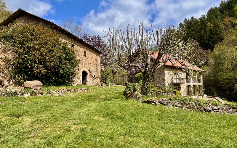 1552 - PROPRIETE DE CARACTERE XVIIIe/XVIIIe, RENOVATION MAGNIFIQUE, EN PLEINE NATURE AU CALME, SUR PLUS DE 2 HA, AUX ENVIRONS DE MAURS ET FIGEAC (LOT)