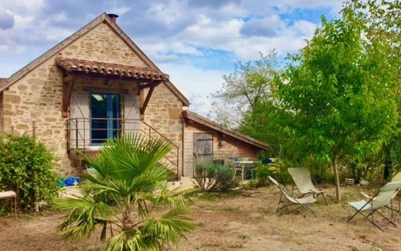 1567 - JOLIE GRANGE RENOVEE, DATANT DES ANNÉES 1800,  ET SA DEPENDANCE SUR 2904 m2 , A DIX MINUTES DE FIGEAC (LOT)