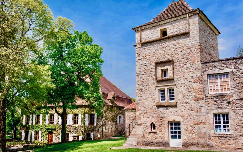 1580 - PROPRIETE DE CARACTERE DANS LA VALLÉE DU LOT,  PROCHE DES SITES REMARQUABLES DU QUERCY, AUX ENVIRONS DE FIGEAC (LOT) SUR 8 HA ENV,