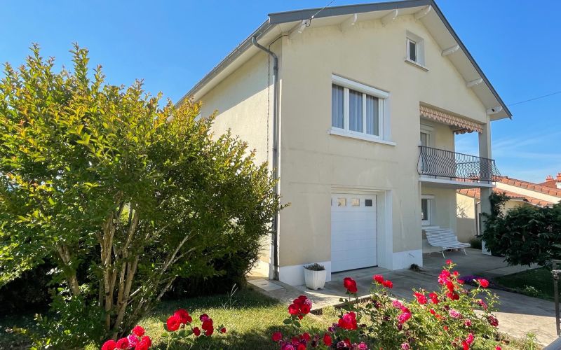 1383  - AGREABLE VILLA AVEC VUE, JARDIN ET GARAGE, SUR LES HAUTEURS DE CAPDENAC GARE , PROCHE FIGEAC
