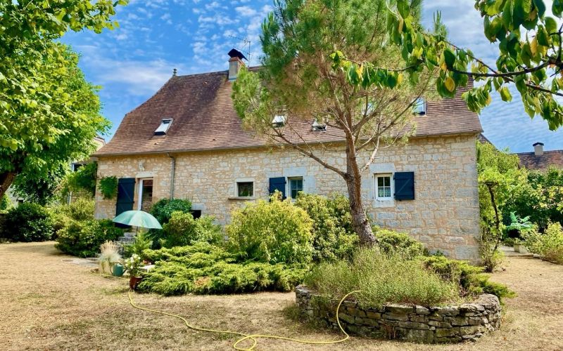 1557 -  BELLE PROPRIETE EN PIERRES, AVEC DEPENDANCE ET PISCINE, AUX ENVIRONS DE FIGEAC (LOT) SUR 2000 m2
