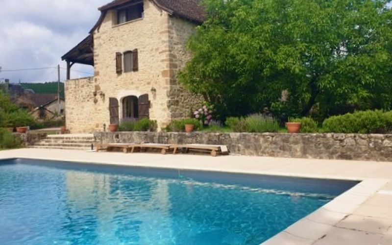 1549 - MAGNIFIQUE MAISON DE CARACTÈRE QUERCYNOISE TYPIQUE AVEC BELLE VUE SUR LA VALLÉE,  GRANDE PISCINE , PARC ARBORÉ, SECTEUR SUPERBE PROCHE DE FIGEAC (LOT)