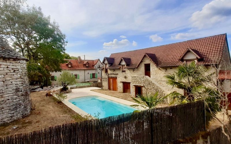 1372 - BEL ENSEMBLE QUERCYNOIS AVEC GITE, PISCINE, CASELLE, SUR LE CHEMIN DE COMPOSTELLE AUX ENVIRONS DE FIGEAC ET CAJARC (LOT)