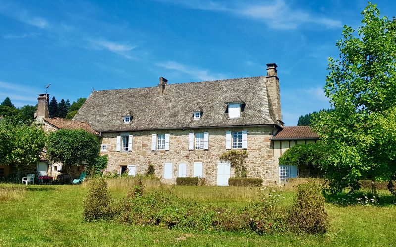 1515 - SUPERBE MAISON DE MAITRE EN PIERRES DE TAILLE, DE 1820, AVEC DEPENDANCE, TERRAIN DE PLUS D'UN HA, AUX ENVIRONS DE FIGEAC