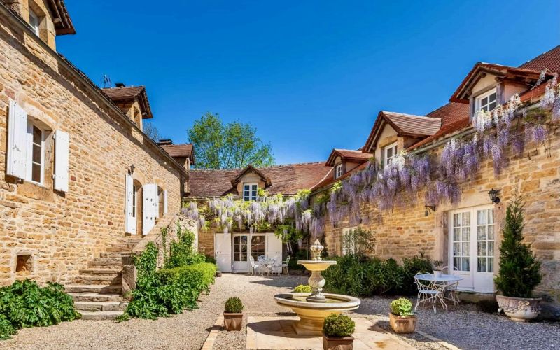 1565 - MAGNIFIQUE DEMEURE DU XVIIIe SIECLE, AVEC TROIS AILES INDÉPENDANTES, POUR GITES OU FAMILLE,   PISCINE ET PARC ARBORÉ SUR 6800 m2 DE TERRAIN, PROCHE CAJARC ET VILLENEUVE, COTÉ AVEYRON