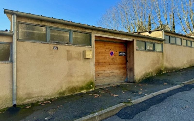1534 - LOCAL COMMERCIAL OU PROFESSIONNEL TOUT CONFORT, CENTRE VILLE DE FIGEAC (LOT)