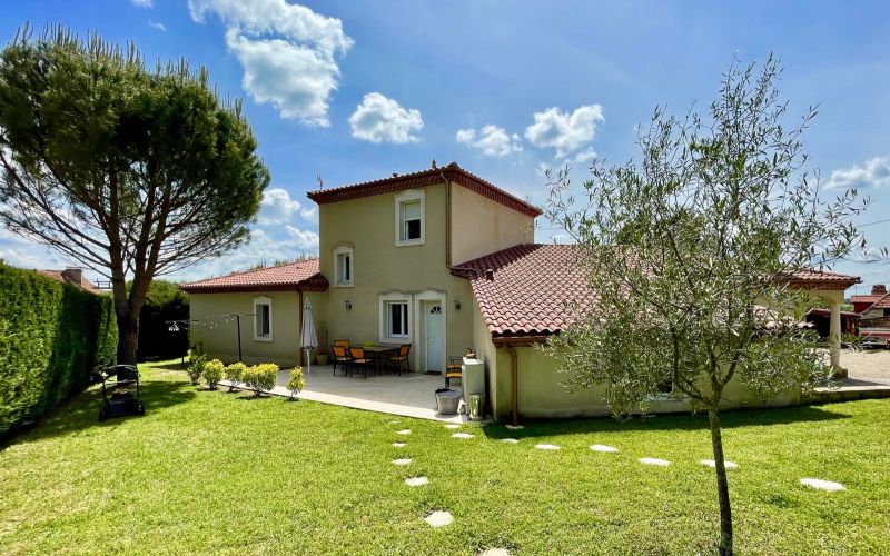 1437 - SUPERBE VILLA CONTEMPORAINE AVEC SON PARC ARBORE ET SON COIN PISCINE JACUZZI POOL HOUSE MAGIQUE, PROCHE DU CENTRE VILLE DE FIGEAC (LOT)