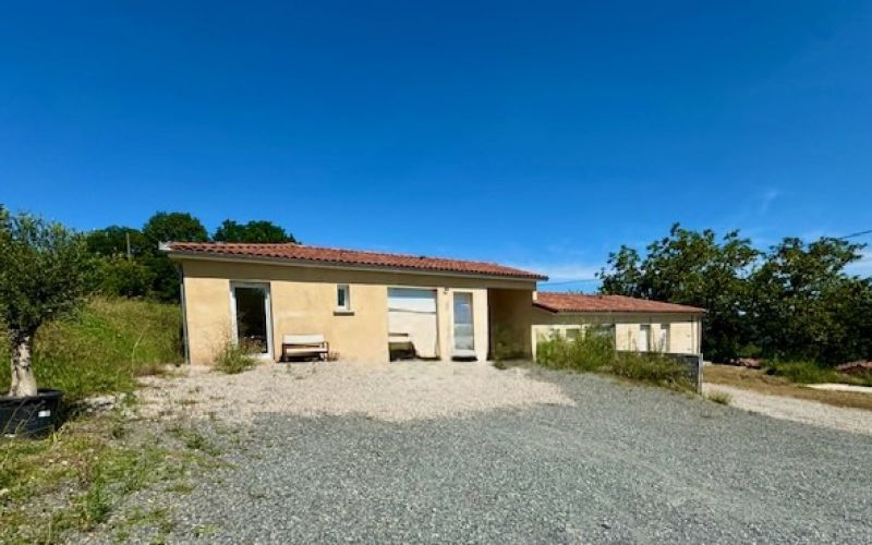 1492 - DEUX VILLAS NEUVES, LOUÉES, SUR 1293 m2 DE TERRAIN A FIGEAC (LOT) EXCELLENT RAPPORT
