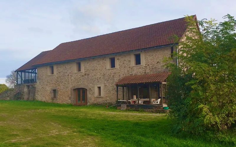 1579 - MAGNIFIQUE GRANGE RESTAURÉE, DATANT DE 1900, EN PIERRES, AUX ENVIRONS DE FIGEAC (LOT)