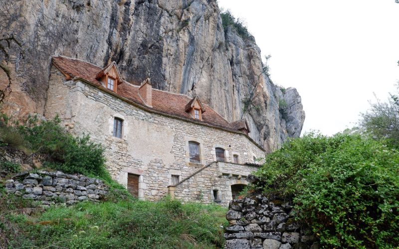 1324 - RAVISSANTE ET RARE  MAISON TROGLODYTE AVEC VUE MAGNIFIQUE , AUX ENVIRONS DE FIGEAC (LOT)