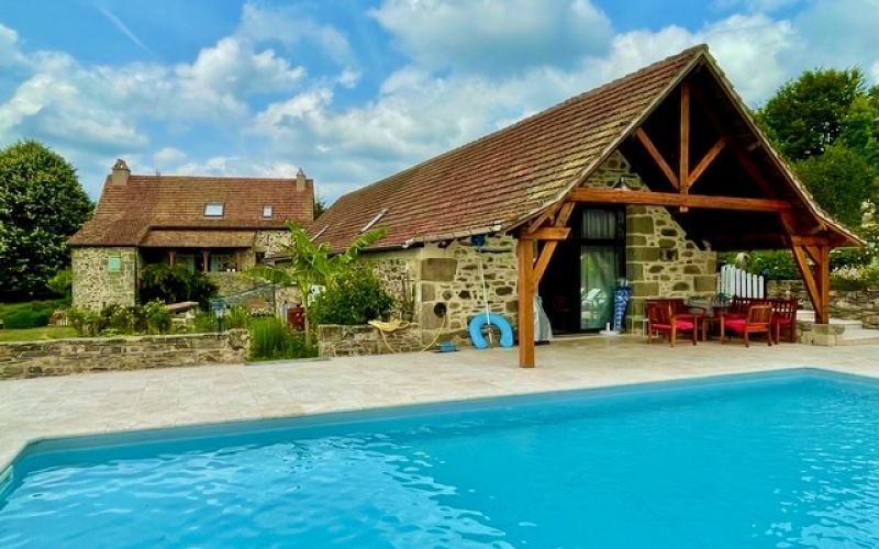 1541 - ENSEMBLE QUERCYNOIS DE CHARME COMPRENANT UNE MAISON EN PIERRE, UNE ANCIENNE GRANGE RÉNOVÉE, PISCINE CHAUFFÉE, PUITS, FOUR À PAIN , ATELIER, SUR PLUS D'UN HECTARE DE TERRAIN, AVEC VUE PANORAMIQUE , PROCHE FIGEAC (LOT)