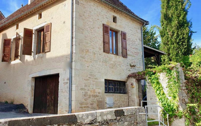 1454 -  RAVISSANTE MAISON QUERCYNOISE RENOVÉE DANS UN VILLAGE DE CARACTERE AUX ENVIRONS DE FIGEAC (LOT)